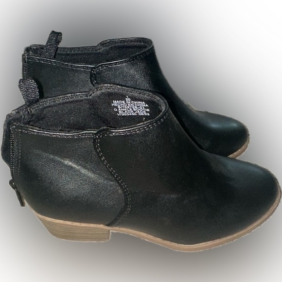 Youth Girls Black Low Booties - Picture 2 of 5